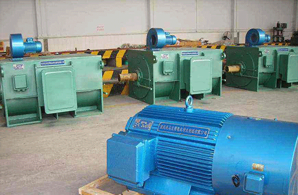 三相異步電動機直接起動的危險。