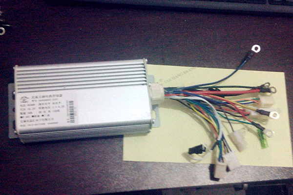 Z2直流電機控制器的安裝過程分享。