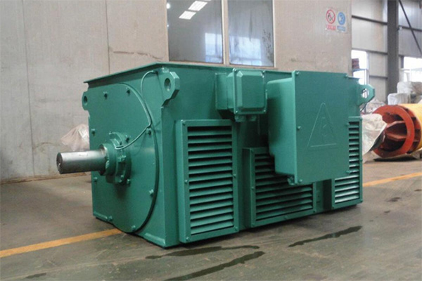 西瑪電機(jī)車間一臺(tái)等待做出廠檢測(cè)的YKK高壓電機(jī) 西瑪電機(jī)車間一臺(tái)等待做出廠檢測(cè)的YKK高壓電機(jī)